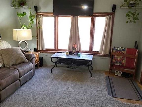 3rd image of 1308 Henning Ave