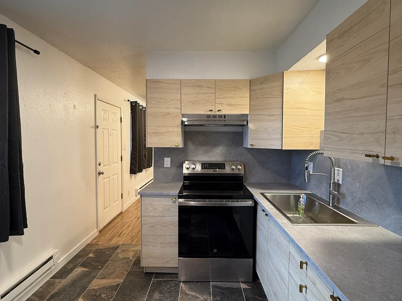 2 bed, 775 sqft, $1,395 — Photo 2