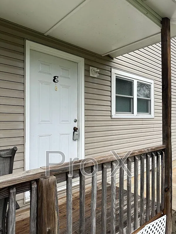 2 bed, 1.0 bath, $750 — Photo 2