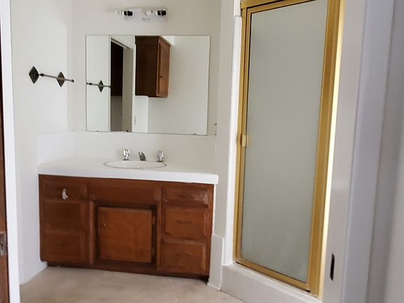 5th image of 632 S Carmalita St
