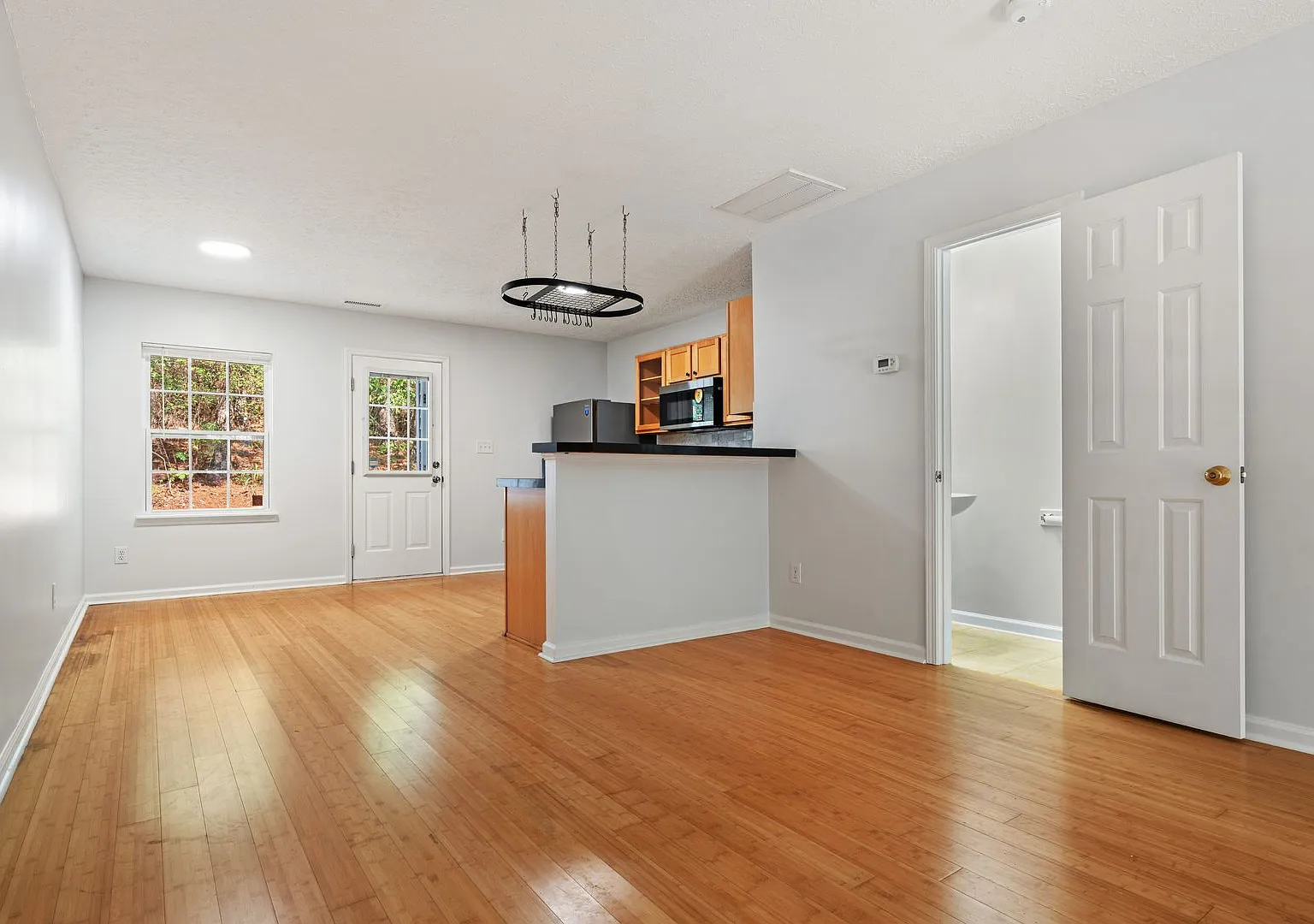 Newly Renovated 2 Bedroom Townhome! Great Location in Durham - Available Now! — Photo 4