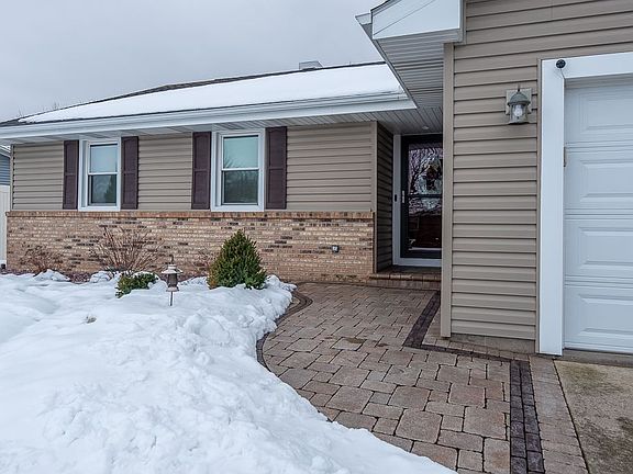 3rd image of 4273 Valencia Dr
