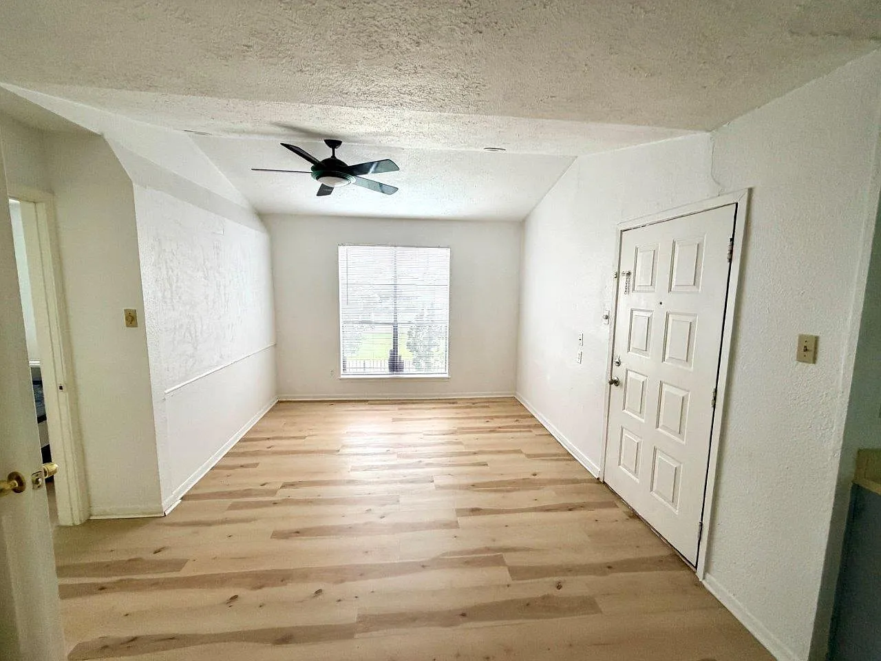 1 bed, 1.0 bath, 564 sqft, $950 — Photo 2
