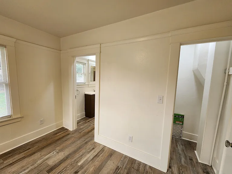 401 N Cherry St — Photo 46