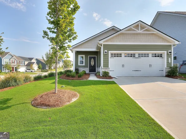313 Moosehead Trl, Hoschton, GA 30548