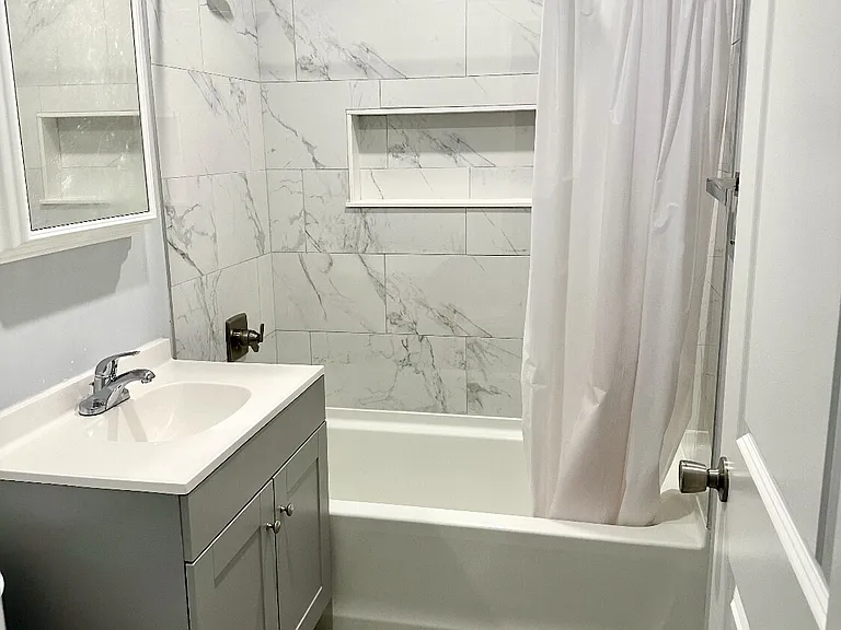 126 Biruta St #B16 — Photo 5