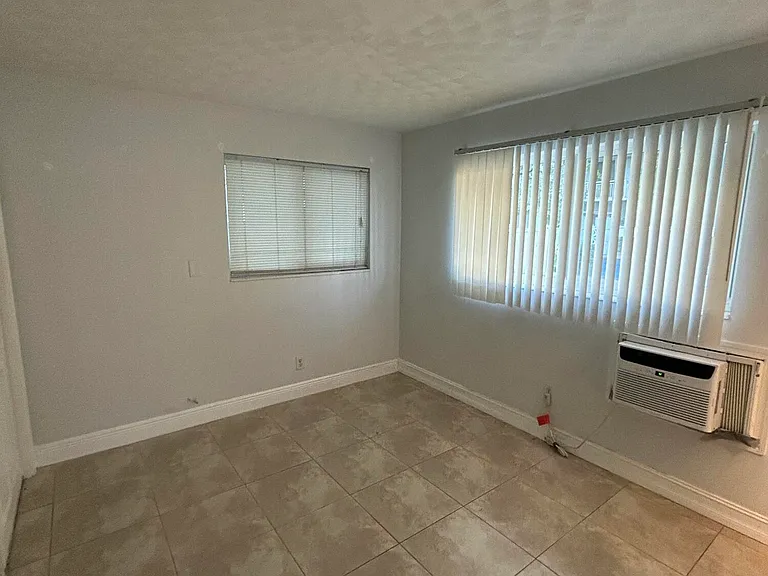 925 NE 17th Ave #1 — Photo 12