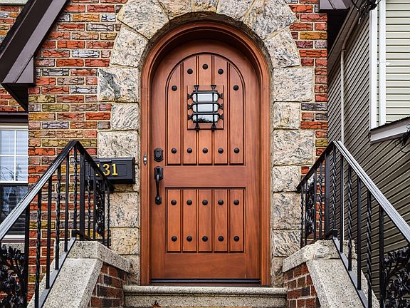 2nd image of 131 King Ave