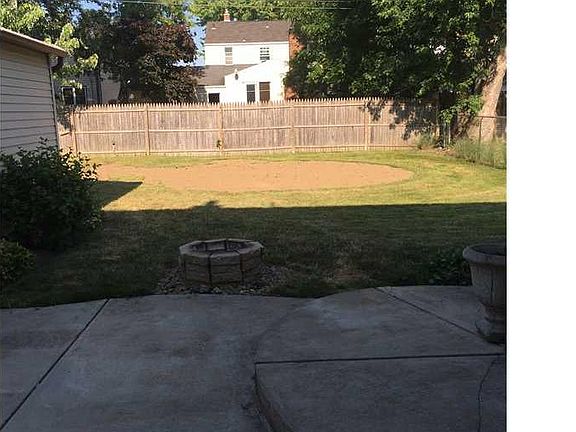 4th image of 230 Brookside Dr