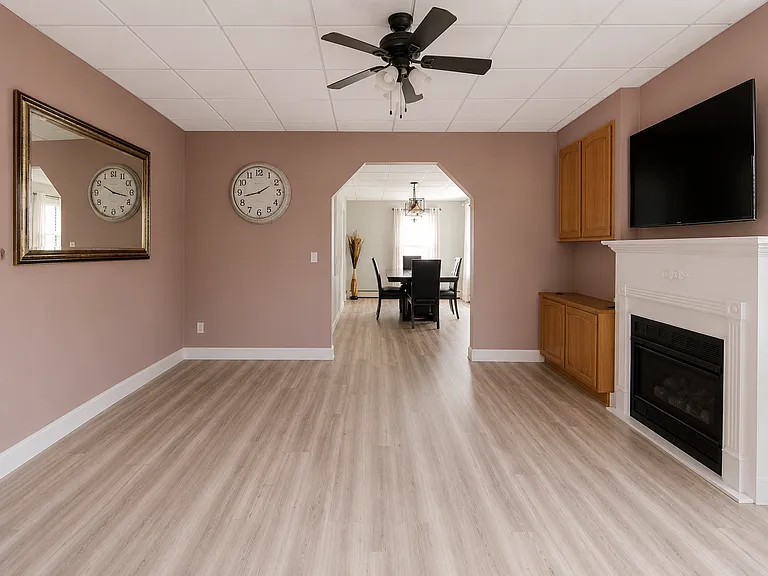20 W Academy St — Photo 2
