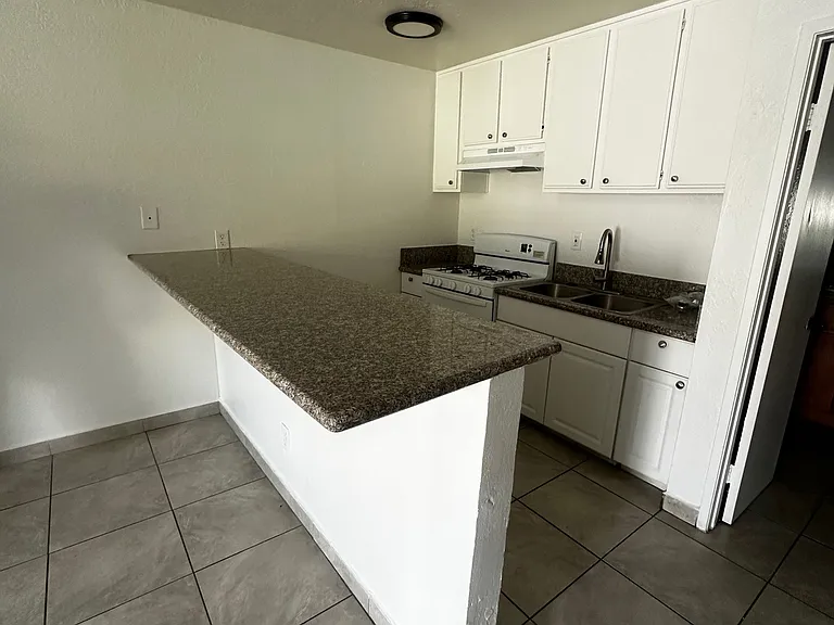 15527 Parthenia St #1 — Photo 3