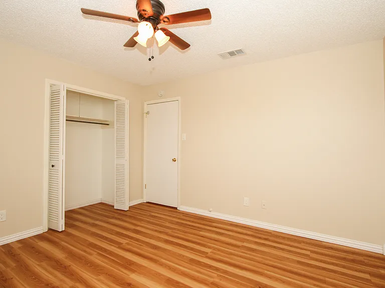 5301 Wooten Dr — Photo 10