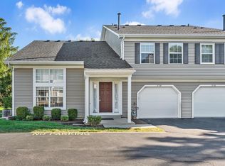 220 Teak Ln, Streamwood, IL 60107