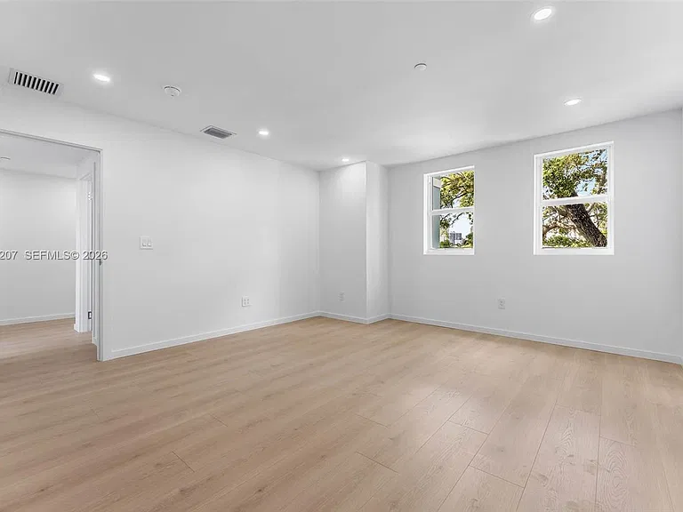 824 SE 12th Ct #828 — Photo 13