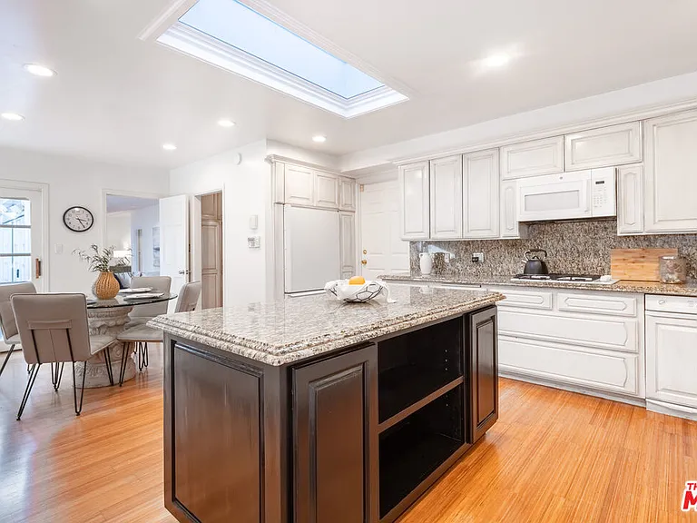 1148 Coldwater Canyon Dr — Photo 26