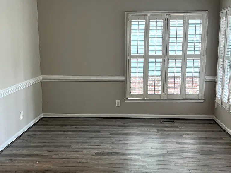 1601 Dunraven Dr — Photo 5