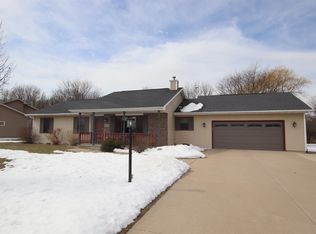 1375 Willow Springs Rd, Oshkosh, WI 54904