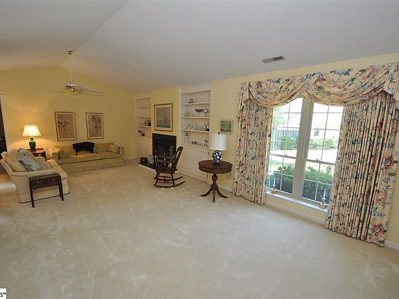 4th image of 58 Forest Lake Dr
