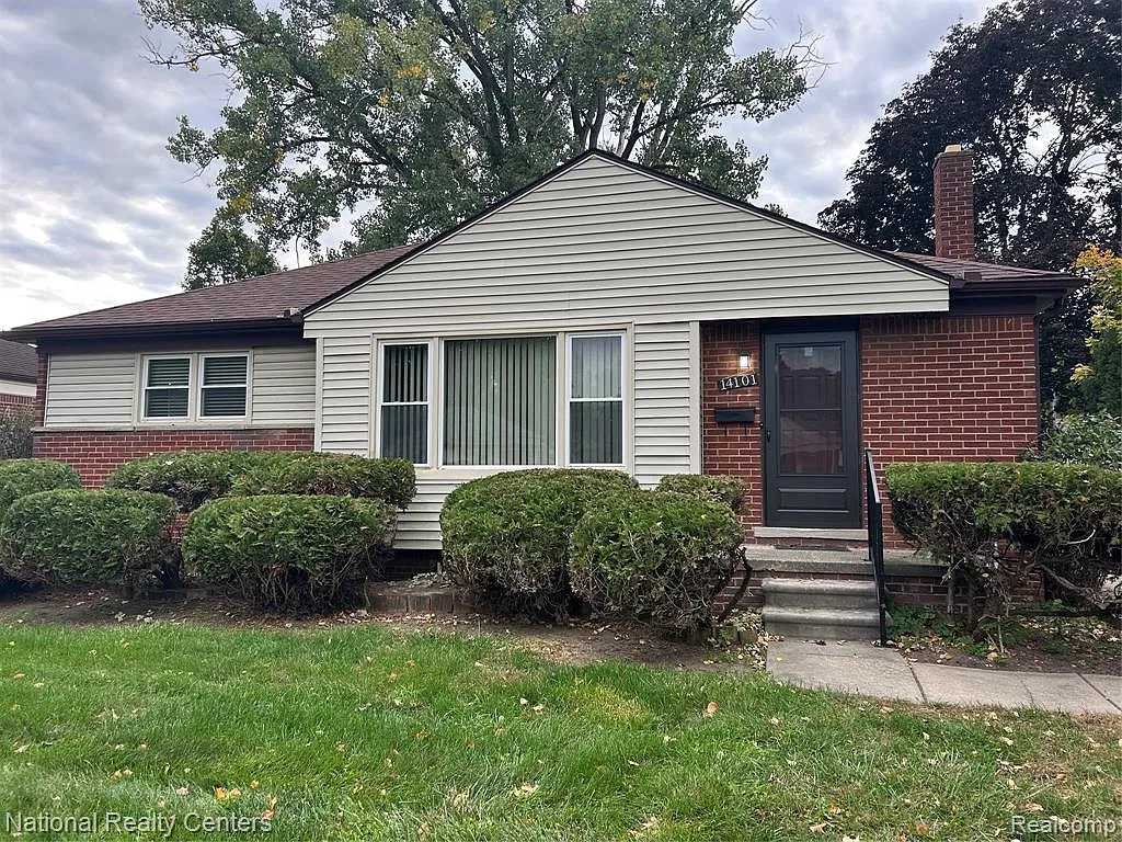 4 bed, 2.0 bath, 1965 sqft, $2,100 — Photo 1