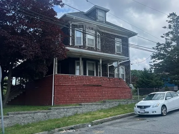 1352 Bay St, Fall River, MA 02724