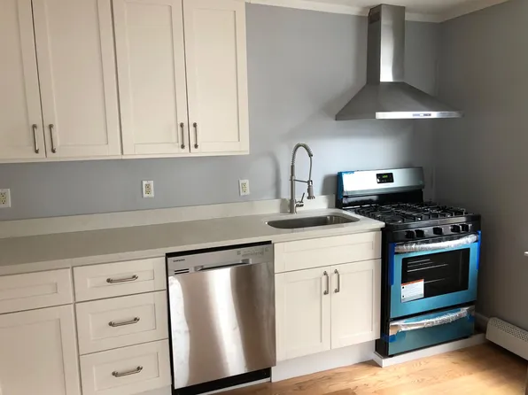 126 Knight St #3, Providence, RI 02909