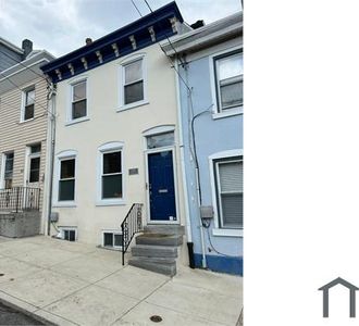 209 Hermit St, Philadelphia, PA, 19128