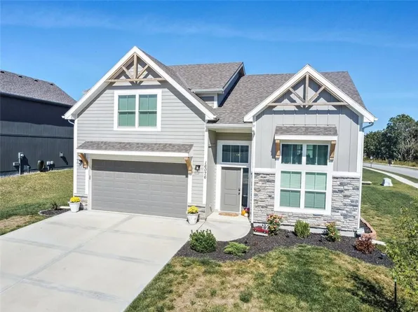 16076 Giorgia St, Parkville, MO 64152