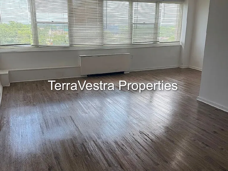 1003 Barclay Towers — Photo 10