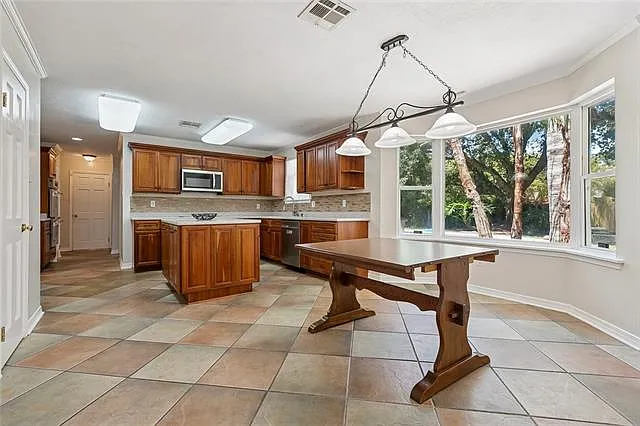 5 bed, 3.5 bath, 4484 sqft, $4,000 — Photo 4