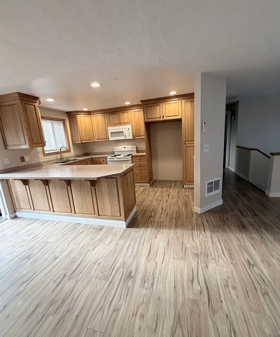 4 bed, 1932 sqft, $3,100 — Photo 4