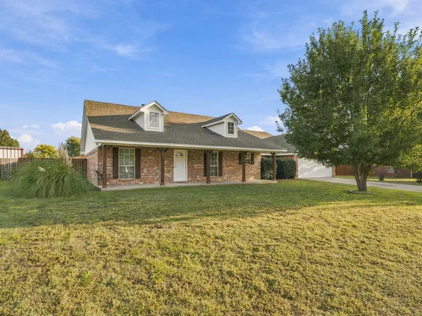 107 Ashley St, Alvord, TX 76225