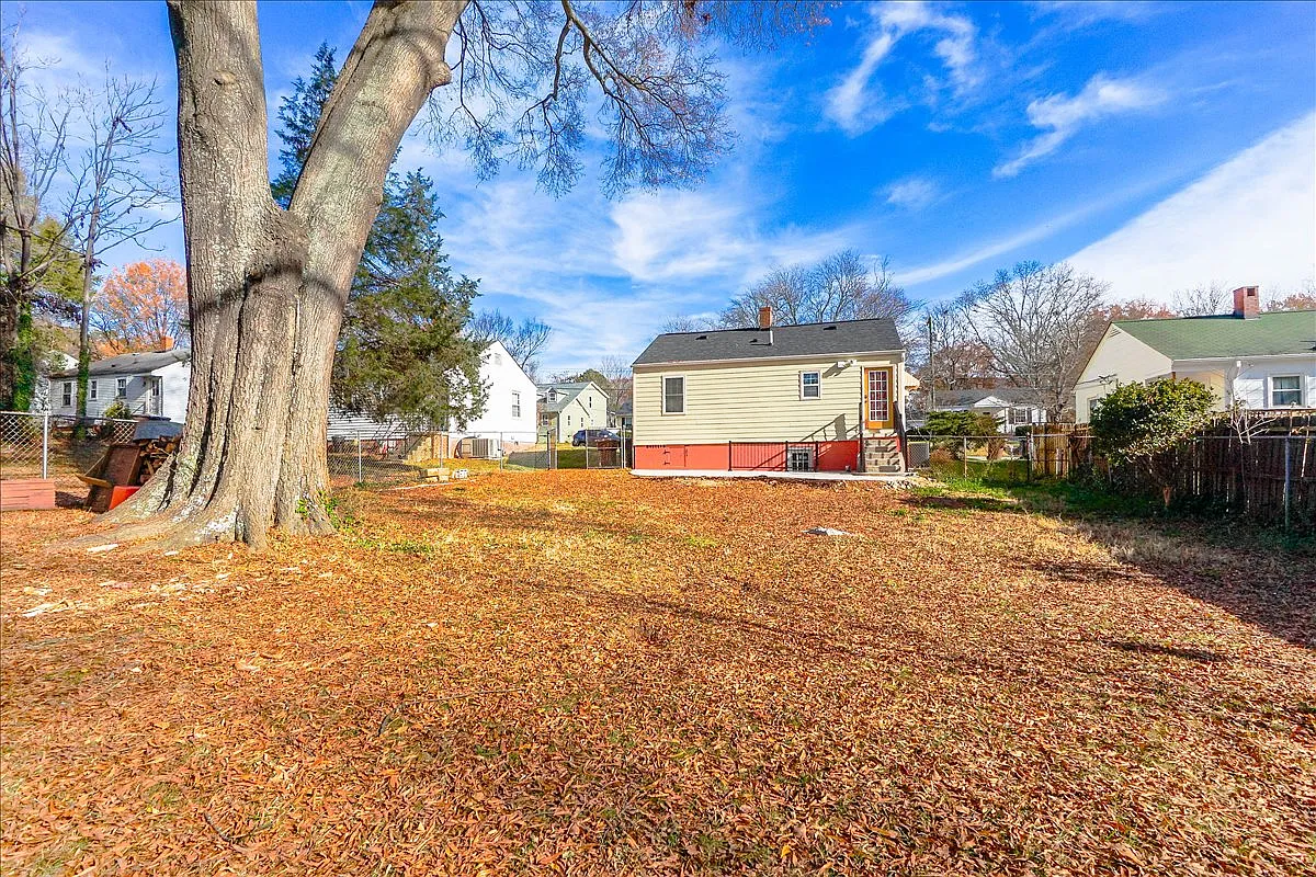 1007 Grayland St — Photo 4