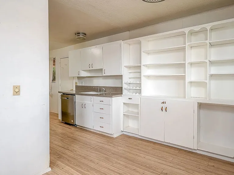 3660 NE Lombard St — Photo 8