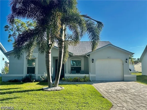 3431 Clubview Dr, North Fort Myers, FL 33917