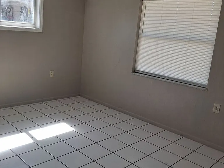 4746 Eastwood Ln — Photo 11