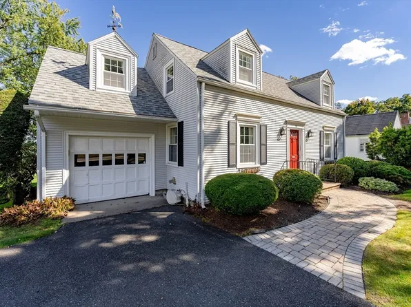 58 Pleasant St, Holyoke, MA 01040