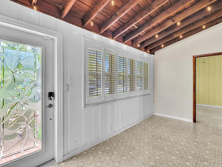 1527 Mayo St — Photo 5