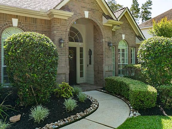 A winding sidewalk leads up to this charming home! A well manicured lawn with lush landscaping offers such great curb appeal!