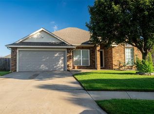 621 Sally Ct, Moore, OK 73160