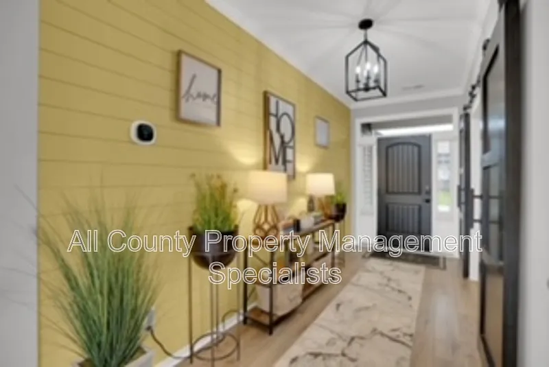 5 bed, 5.0 bath, 3678 sqft, $3,200 — Photo 2