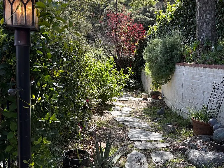 7036 Highcliff Trl — Photo 29
