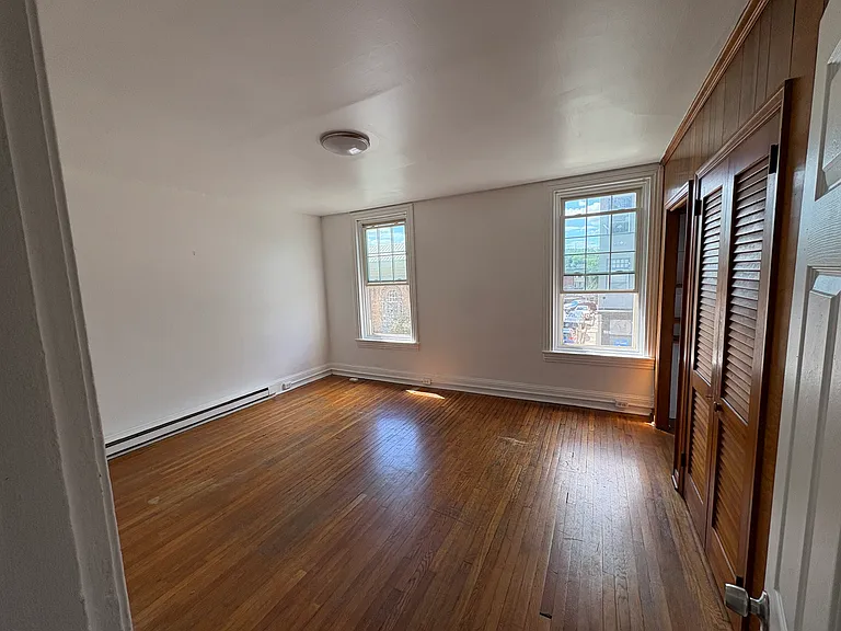 229 E Chestnut Apt 2 — Photo 12