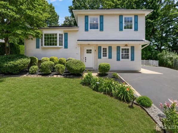 8 Alpine Ct, East Brunswick, NJ 08816