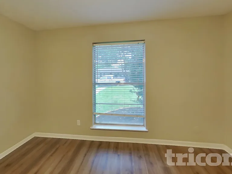 908 Hilton Pl — Photo 12