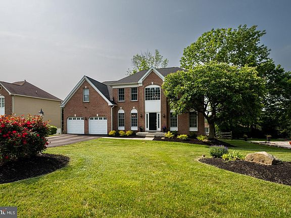 3rd image of 830 Dover Court Pl