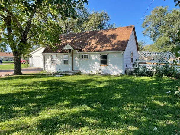 1517 S Rowley St, Mitchell, SD 57301