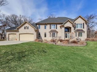 2 Bent Tree Ln, North Oaks, MN 55127