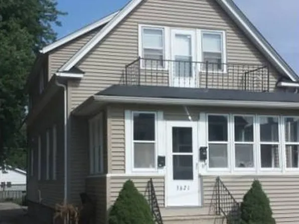 10th Ave, 3621 10th Ave #10, Kenosha, WI 53140