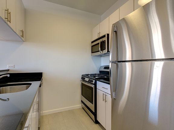 3rd image of 75 West St APT 14K