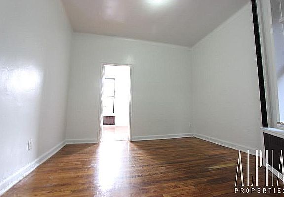 2nd image of 153 Norfolk St APT 3B